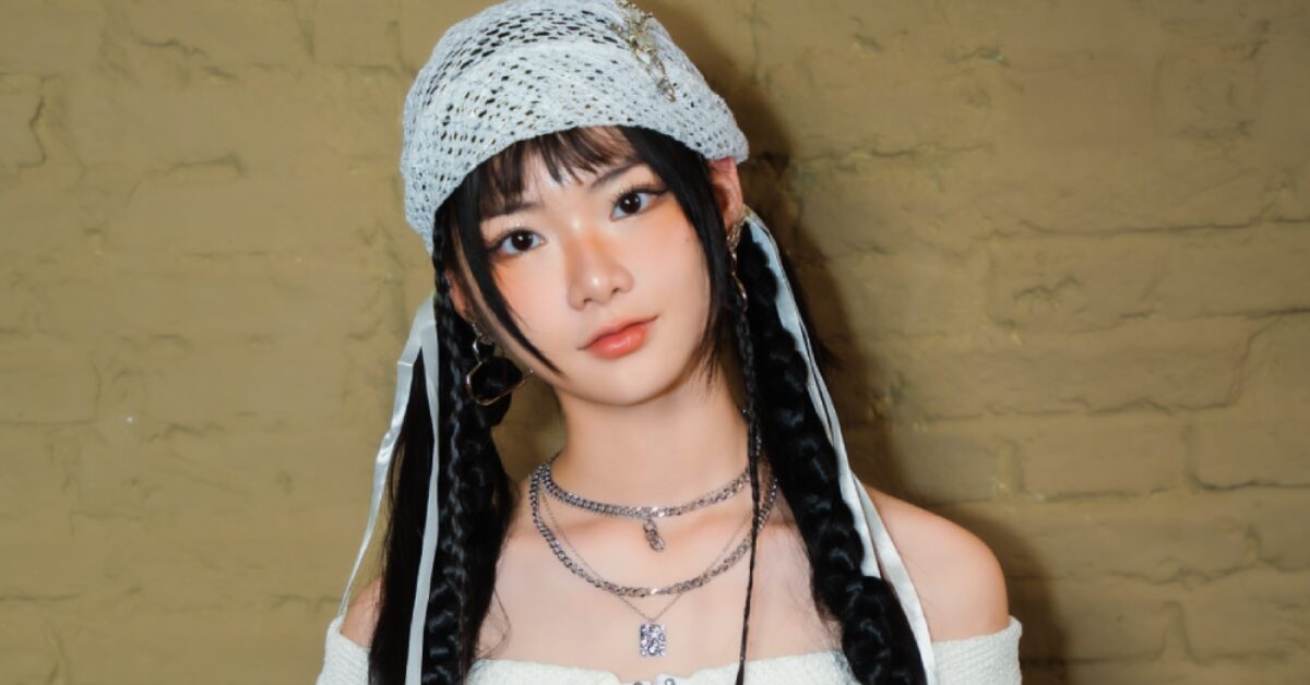 Read more about the article Nữ idol Ánh Sáng AZA: “Tôi dùng hết nước mắt xin ba mẹ cho tạm gác việc học”