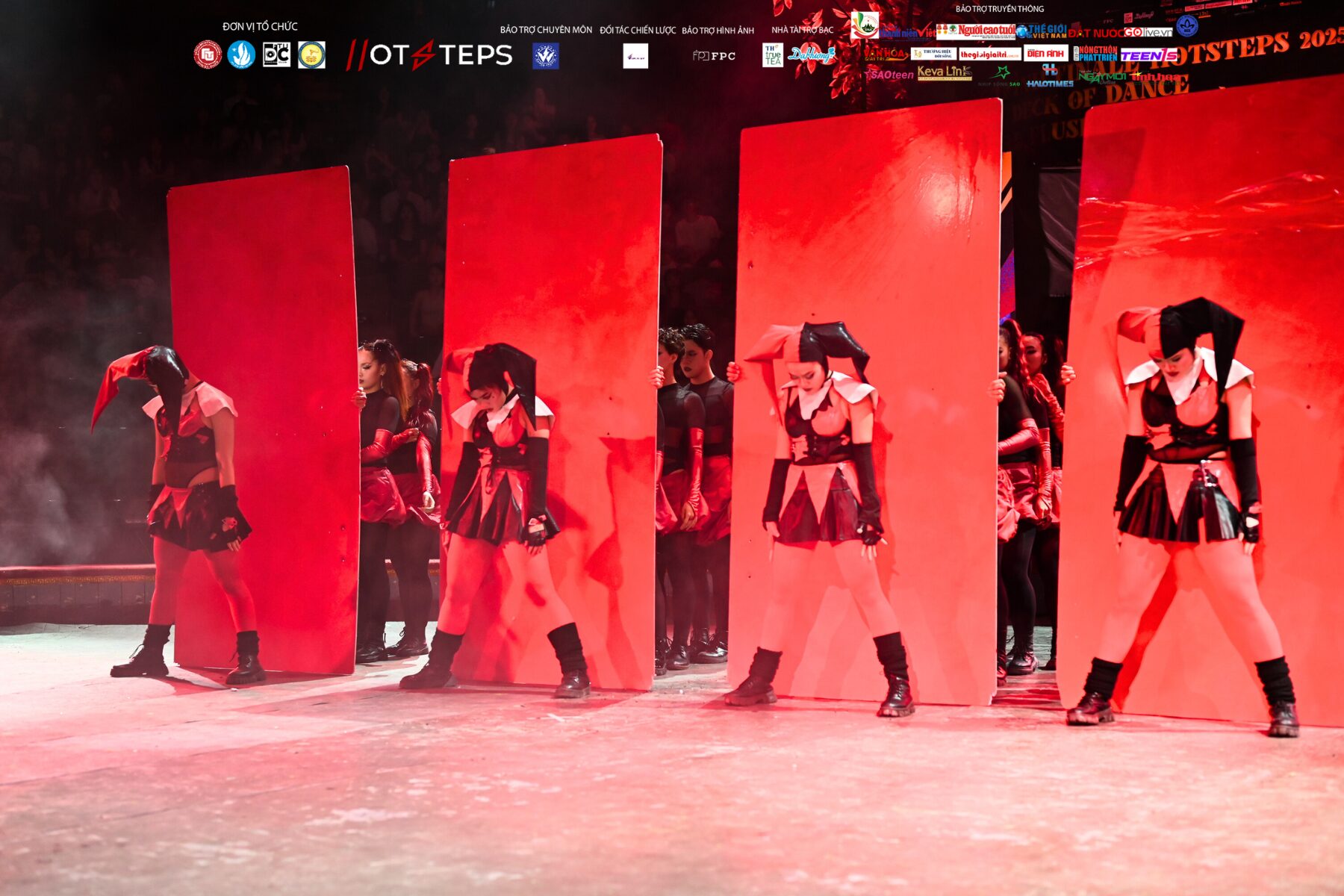 Read more about the article HanoiXGirls NextGen xuất sắc giành ngôi vị quán quân Hotsteps 2025