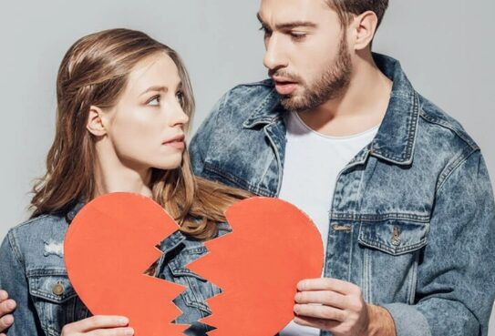 Read more about the article Những dấu hiệu cảnh báo một mối quan hệ độc hại ở tuổi teen